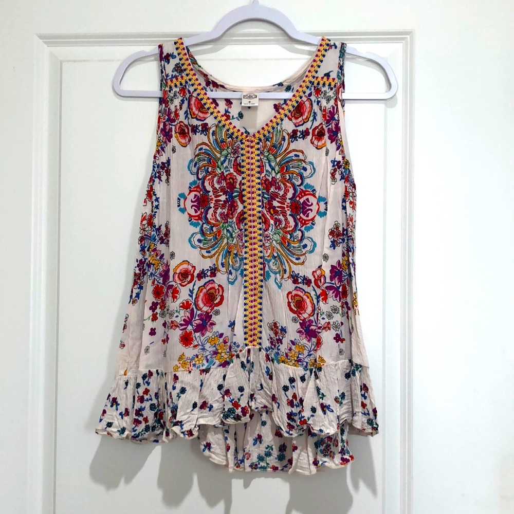 Patterned tank